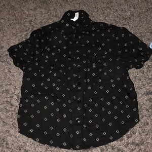 Super cute black button up crop top with design